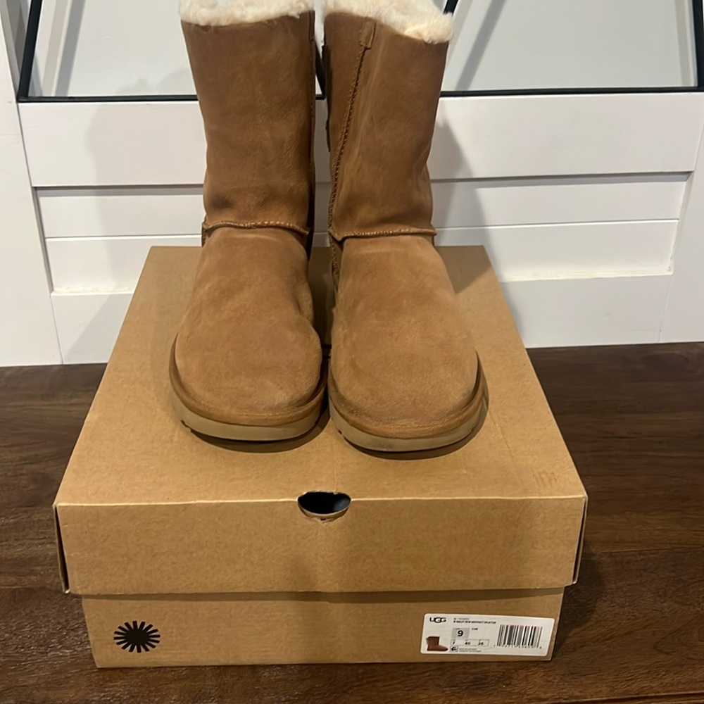 Ugg Bailey Bow Abstract Splatter